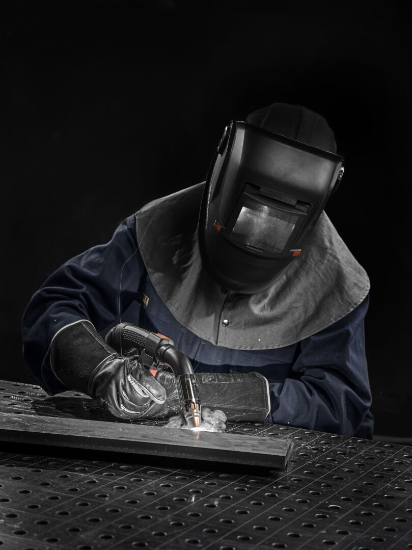 MIG/MAG Rauchgas-Absaugbrenner mit integrierter Schweißrauchabsaugung